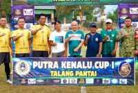 Bupati Bungo Dedy Putra meresmikan turnamen Putra Kenalu Cup I di Dusun Talang Pantai pada Minggu (30/8/2026).(poto: jambiprima.com).