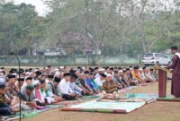 Warga bersama unsur pemerintahan menggelar salat Istisqa Muko-muko Bathin VII di Kabupaten Bungo, Jambi, pada Kamis (10/9/2026).(poto: jambiprima.com).