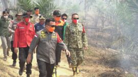Kasiops Korem 042/Gapu Kolonel Inf Wahyu Alfiyan Arisandi mendampingi Gubernur Jambi Dr. H. Al Haris meninjau lokasi Taman Hutan Raya Sultan Thaha Syaifuddin, Kabupaten Batang Hari, pada Jumat (4/9/2026).(poto: jamberita.com).