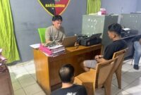 Polres Sarolangun mengamankan dua pria terduga pelaku pungli truk batu bara di Jalinsum Bernai saat patroli KRYD.(poto: jambiprima.com).