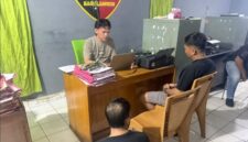 Polres Sarolangun mengamankan dua pria terduga pelaku pungli truk batu bara di Jalinsum Bernai saat patroli KRYD.(poto: jambiprima.com).