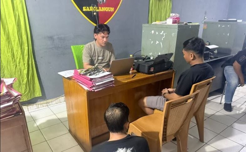 Polres Sarolangun mengamankan dua pria terduga pelaku pungli truk batu bara di Jalinsum Bernai saat patroli KRYD.(poto: jambiprima.com).