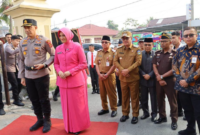 Wali Kota Sungai Penuh Alfin menyambut langsung kedatangan Kapolres Kerinci baru AKBP Hermawan Rizky Yudhantoro di Markas Polres Kerinci, Senin (14/9).