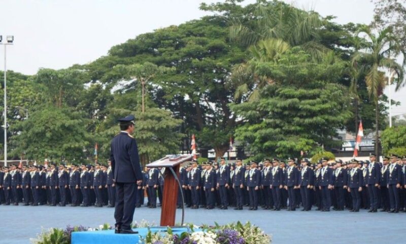 Bupati Muaro Jambi Dr. Bambang Bayu Suseno menghadiri langsung pelantikan 736 mahasiswa menjadi perwira transportasi darat di lapangan Politeknik Transportasi Darat Indonesia (PTDI-STTD), Bekasi, Sabtu (12/9/2026).(poto: jambiprima.com).