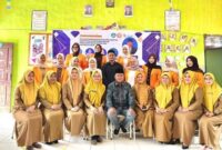 Tim dosen PGSD UNJA melatih guru SDN 76/I Sungai Buluh menyusun Rencana Pembelajaran Mendalam memakai AI Generator.(poto: jamberita.com).
