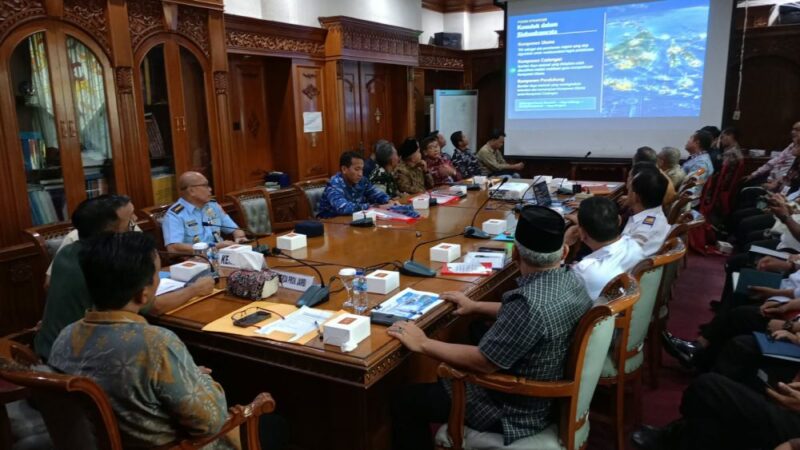 Rapat koordinasi Pemprov Jambi dan Kemenhan di Ruang Rapat Sekda Kantor Gubernur Jambi pada Kamis (24/9/2026).(poto: jamberita.com).