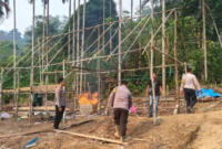 Kepolisian Resor Bungo memusnahkan sarana penambangan emas tanpa izin di kawasan aliran Sungai Batang Tebo.(poto: istimewa).