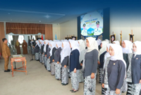 Bupati Kerinci Monadi mengukuhkan pengurus IBI Cabang Kerinci masa bakti 2023–2028 pada Selasa, 15 September 2026.(poto: istimewa).