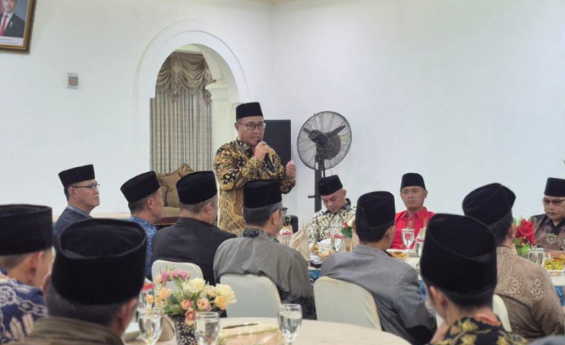 Wali Kota Sungai Penuh, Alfin, S.H., menerima kunjungan silaturahmi sejumlah tokoh masyarakat di Rumah Dinas Wali Kota pada Senin (28/9).(poto: istimewa).