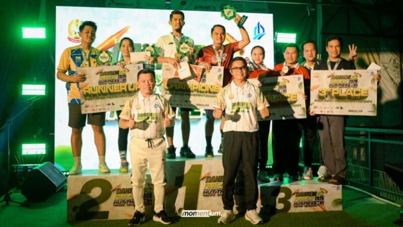 Pasangan David Rasyid dan Helmi Reza dari UNJA sukses meraih juara pertama Turnamen Padel DANREM 042 CUP usai laga final yang dramatis.(poto: jamberita.com).