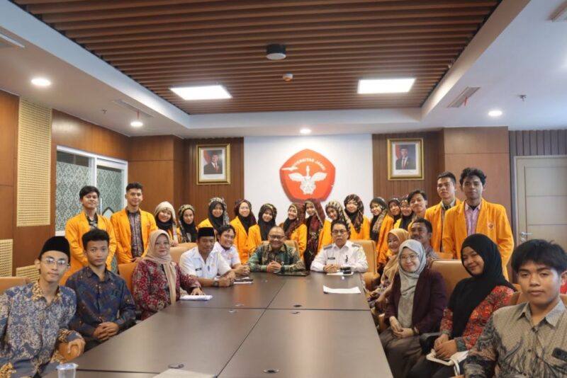 Tiga tim utusan Universitas Jambi ini memaparkan program pengabdian mereka di hadapan reviewer nasional secara daring dari Lantai 7 Gedung Unifac UNJA, Kamis (24/9/2026).(poto: jamberita.com).