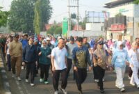 Kepala Badan Kepegawaian Negara RI Prof. Dr. Zudan Arif Fakrulloh menghadiri kegiatan olahraga bersama pejabat Bungo di depan Rumah Dinas Bupati Bungo, Jumat (4/9/2026).(poto: jambiprima.com).