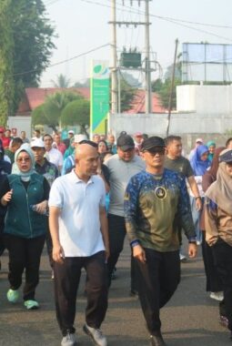 Kepala BKN RI dan Bupati Bungo Senam Bersama