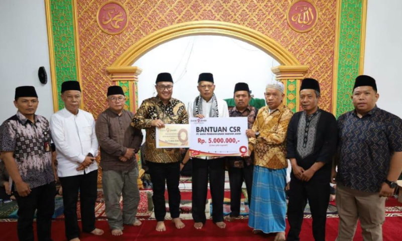 Wako Alfin pimpin Safari Jumat di Desa Renah Kayu Embun, serap aspirasi warga, dan serahkan bantuan CSR Bank Jambi untuk pembangunan masjid.(poto: istimewa).
