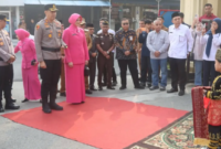 Wakil Ketua I DPRD Kota Sungai Penuh Hardizal menghadiri acara serah terima jabatan kapolres Kerinci di Halaman Mapolres Kerinci pada Senin (14/09).(poto: istimewa).