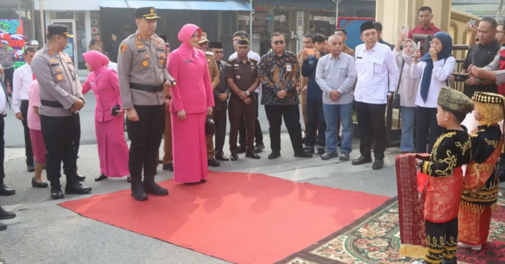 Wakil Ketua I DPRD Kota Sungai Penuh Hardizal menghadiri acara serah terima jabatan kapolres Kerinci di Halaman Mapolres Kerinci pada Senin (14/09).(poto: istimewa).