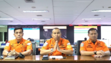Deputi Operasi Basarnas Edy Prakoso (kiri) mengonfirmasi insiden maritim ini saat memberikan keterangan di Jakarta pada Selasa malam.(ist).
