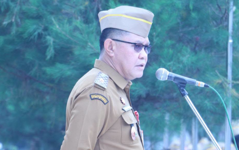 Dianda Putra memimpin jalannya apel pagi untuk mewakili Wali Kota Sungai Penuh, Alfin.(poto: istimewa).