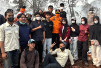 Gubernur Jambi Al Haris bersama Danrem 042/Garuda Putih Brigjen TNI Nyamin memberikan edukasi penanganan karhutla gambut kepada puluhan mahasiswa di kawasan Hutan Lindung Gambut (HLG) Londerang, Parit Culum, Tanjung Jabung Timur, Rabu (16/9).(poto: jambilink.id).