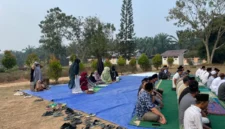 PTPN IV Regional IV menggelar Salat Istisqa dan membagikan bantuan sembako untuk warga terdampak kemarau panjang di Kabupaten Batanghari.(poto: lihatjambi.com).