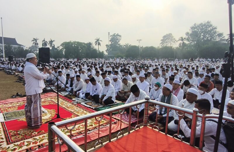 Pemerintah Provinsi Jambi menggelar Salat Istisqa Pemprov Jambi di Lapangan Garuda kompleks Kantor Gubernur Jambi pada Rabu,2/9/2026.(poto: pariwarajambi.com).