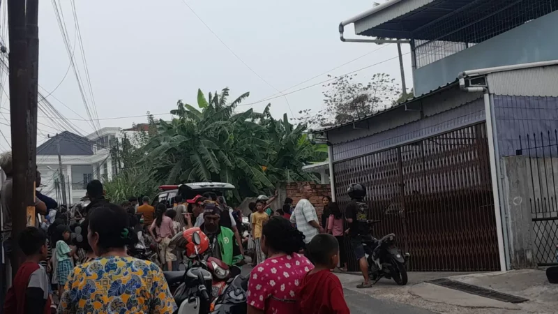Warga RT 25 Kelurahan Cempaka Putih Kecamatan Jelutung Kota Jambi gempar akibat peristiwa penemuan mayat di Jelutung pada Minggu pagi.(poto: metrojambi.com).