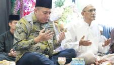 Ketua DPRD Kota Jambi Kemas Faried Alfarelly, S.E., hadir langsung di tengah jamaah bersama Anggota Komisi II DPRD Kota Jambi Rubi Salam.(poto: jambilink.id).