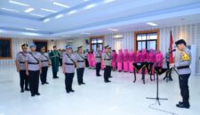 Kapolda Jambi Irjen Pol. Krisno H. Siregar memimpin prosesi sertijab pejabat polda jambi di Aula Lantai 4 Gedung Utama Mapolda Jambi, Kamis (10/9).(poto: tribratanewsjambi).