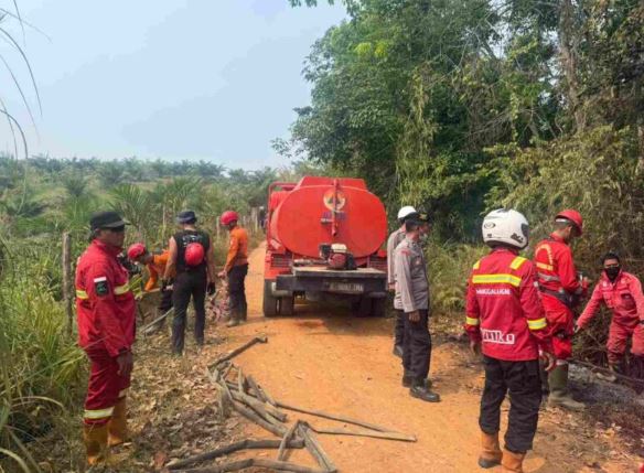 Tim Gabungan Satuan Tugas Penanganan Karhutla langsung bergerak cepat mengecek titik panas di Desa Sarana Jaya, Kecamatan Bathin III, Kabupaten Bungo, Jambi, Rabu (9/9/2026).(poto: ist).