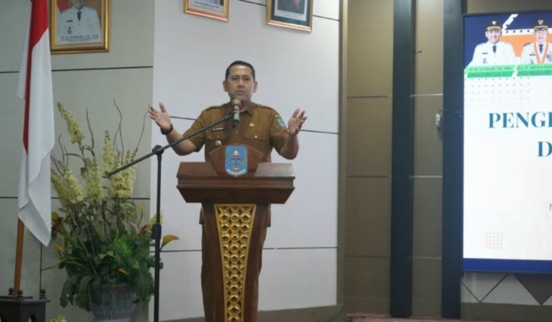 Bupati Merangin M. Syukur memberikan instruksi tegas kepada seluruh jajaran pendidik saat membuka Sosialisasi Pengelolaan Dana BOSP Merangin Tahun 2026.(poto: kominfo).