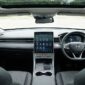 Tampilan modern kabin Lepas E4 EV yang dilengkapi layar sentuh vertikal 13,2 inci dan sunroof untuk kenyamanan harian.(poto: AI).