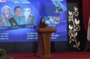 Bunda Literasi Provinsi Jambi, Hj. Hesnidar Haris (Hesti Haris), memberikan sambutanya di Auditorium Paduko Berhalo, Rumah Dinas Gubernur Jambi, Sabtu (24/10/2026).(poto: jamberita.com).