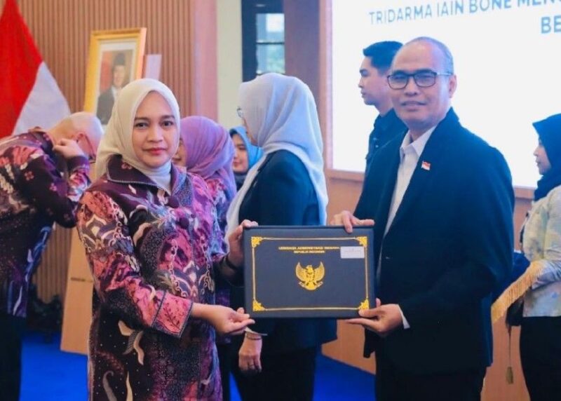 Kepala Divisi Pelayanan Hukum Kantor Wilayah Kementerian Hukum Jambi, Diana Yuli Astuti, menuntaskan program PKN Tingkat II Kemenkum pada Kamis (15/10/2026).(poto: jambiprima.com).