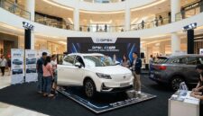 Iluistrasi pameran DFSK E5 Plus Indonesia di pusat perbelanjaan.(poto: AI).