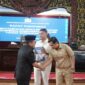 Gubernur Jambi Al Haris resmi menyerahkan dokumen Ranperda APBD Jambi 2027 kepada pimpinan legislatif dalam Rapat Paripurna DPRD Provinsi Jambi, Senin (5/10/2026).(poto: jamberita.com).