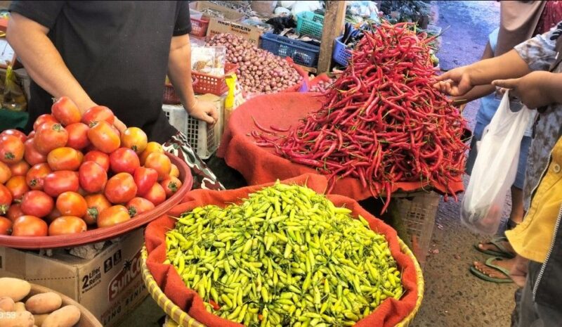 Lonjakan drastis pada harga cabai di Bungo memicu keluhan pedagang sekaligus pembeli di kawasan Pasar Atas Bungur.(poto: jambiprima.com).