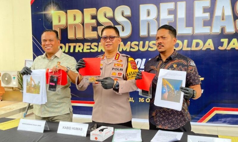 Polda Jambi gelar rilis kasus tambang emas ilegal Bungo bersama Dirreskrimsus dan Kasubdit Tipidter, Jumat (16/10/2026).(poto: istimewa).
