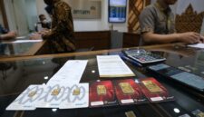 Ilustrasi: Emas batangan Antam di butik Logam Mulia, Jakarta. Transaksi terpantau stabil, lengkap dengan rincian harga dan pajak.(poto: AI).