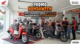 Ilustrasi suasana dealer Sinsen Jambi saat promo Hondaween 2026 tawarkan diskon angsuran Scoopy dan Vario 160.(poto: AI).