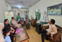 Petugas Kantor Kementerian Haji dan Umrah Kota Jambi menggelar agenda penertiban lapangan pada Rabu (30/9/2026).(poto: jamberita.com).