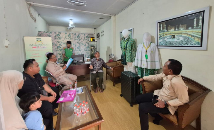 Petugas Kantor Kementerian Haji dan Umrah Kota Jambi menggelar agenda penertiban lapangan pada Rabu (30/9/2026).(poto: jamberita.com).