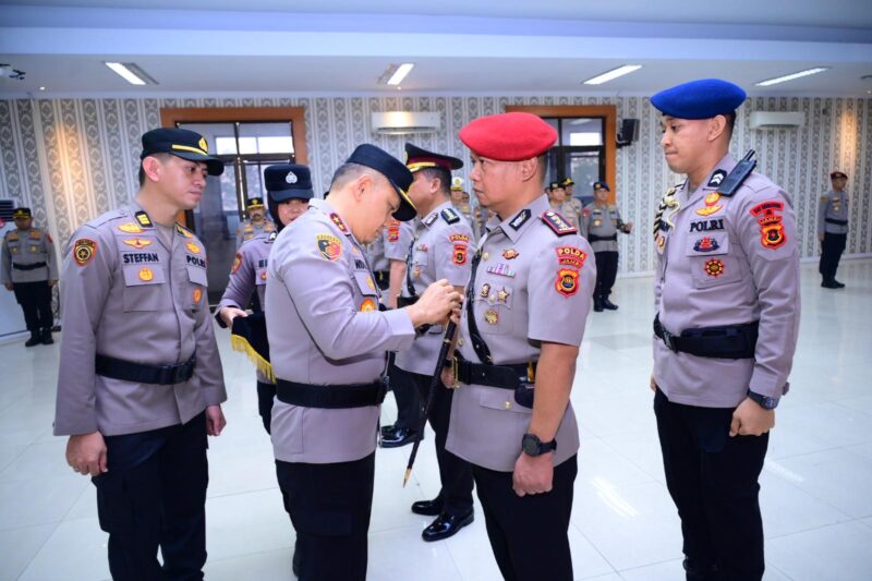 Kapolda Jambi Irjen Pol. Drs. Widodo memimpin langsung upacara sertijab pejabat Polda Jambi pada Selasa pagi, 20 Oktober 2026.(poto: istimewa).
