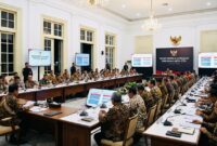 Ilustrasi: Presiden Prabowo pimpin rapat kabinet di Istana Bogor bahas evaluasi program Asta Cita bersama jajaran menteri malam ini.(poto: AI).