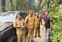 Bupati Tebo Agus Rubiyanto meninjau langsung kondisi infrastruktur tersebut melalui agenda monitoring dan evaluasi pada Selasa (6/10/2026).(poto: jambiprima.com).
