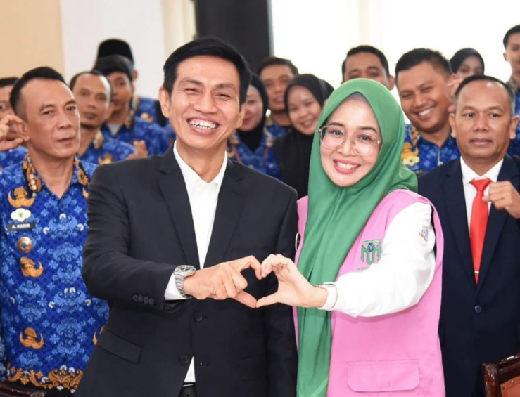 Bupati Batang Hari Mhd. Fadhil Arief meresmikan aplikasi rumah bunda tersebut bersama Ketua TP-PKK Kabupaten Batang Hari Zulva Fadhil pada Kamis (1/10/2026).