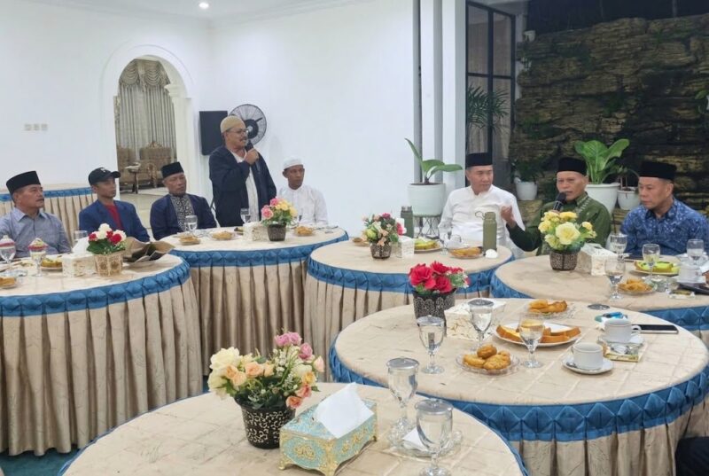 Wali Kota Sungai Penuh Alfin, S.H., bersama Wakil Wali Kota Azhar Hamzah menyambut hangat rombongan pengurus Persatuan Keluarga Pesisir Selatan (PKPS) pada Jumat malam (16/10).(istimewa)