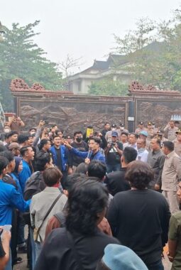 Mahasiswa Geruduk DPRD Jambi, Tuntut Karhutla Bencana Nasional