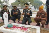 Komandan Korem 042/Garuda Putih Brigjen TNI Nyamin memimpin pelaksanaan ziarah nasional HUT TNI di Taman Makam Pahlawan (TMP) Satria Bhakti, Kota Jambi, Rabu (30/9/2026).(poto: jamberita.com).