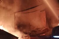 Rumah milik Darno warga kecamatan Rimbo ulu yang terbakar.(poto: jambiprima.com).