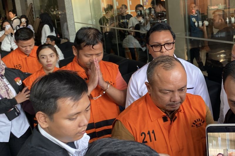 KPK resmi menahan lima tersangka kasus dugaan korupsi pengadaan barang dan jasa BNPB.(poto: jamberita.com).